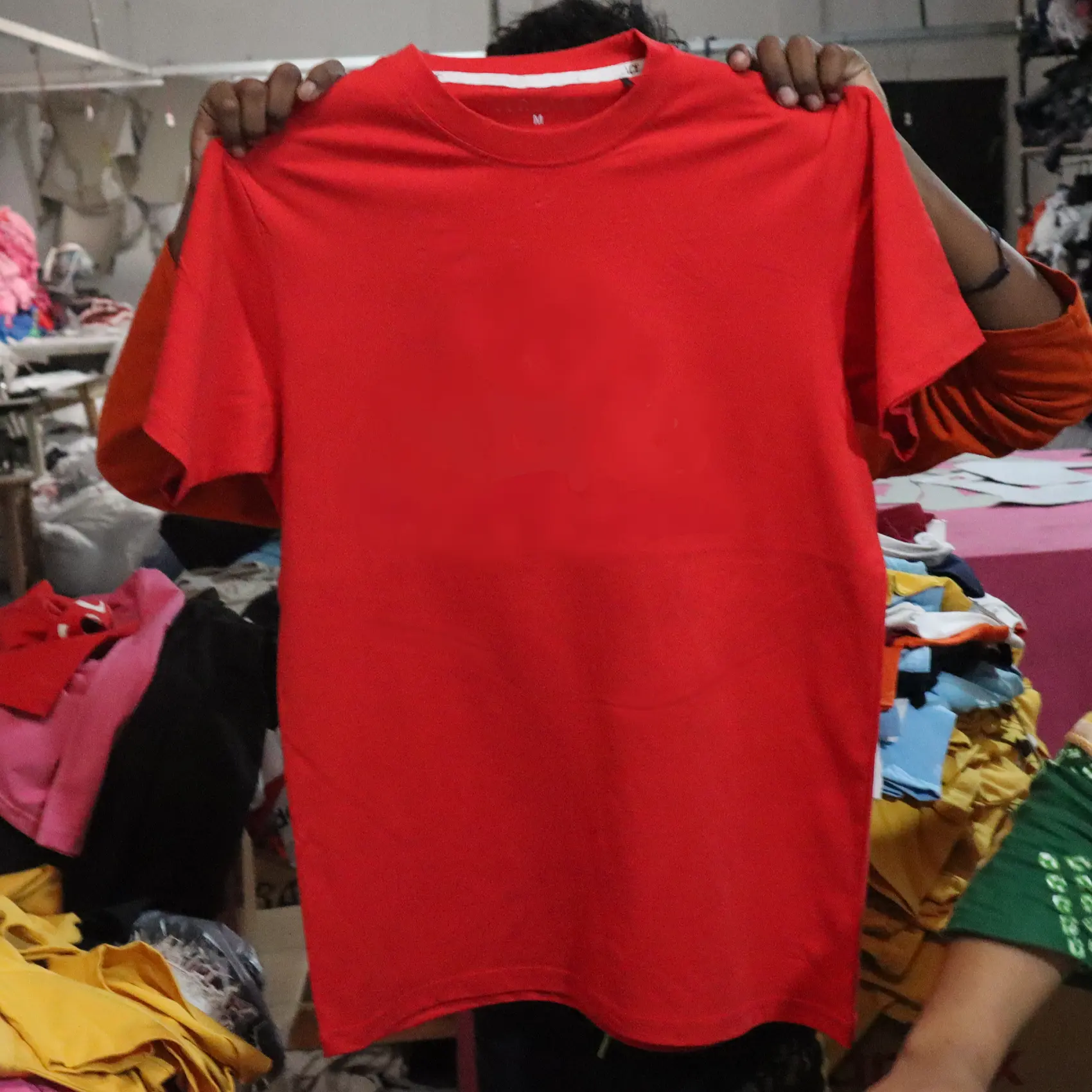 Maglietta da uomo in eccedenza del produttore di fabbrica diretta all'ingrosso maglietta Casual da uomo in cotone 100% di buona qualità traspirante