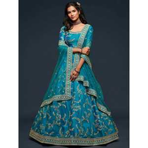 ชุดเลเฮนกาโชลีงานแต่งงานผ้าไหมปักด้ายสีฟ้าอมเขียวสวยงาม สง่างาม และมีสไตล์สำหรับงานเจ้าสาว - Product Image 2