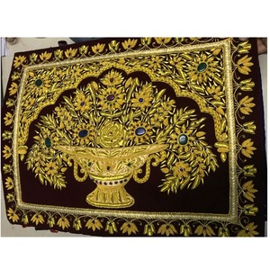 La alfombra Zari moderna tejida a mano más demandada con detalles de piedra semipreciosa para interiores de casas elegantes y opulentas a la venta - Product Image 2