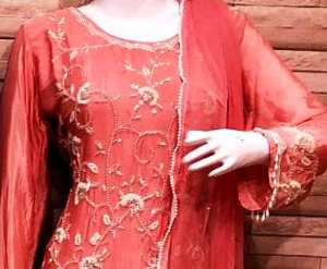 Costumes indiens de créateur modernes non cousus brodés à la main pour femmes pour les fêtes de style traditionnel - Product Image 2