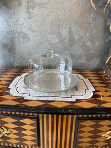 Cloche en verre de style européen classique avec base en miroir argenté, idéale pour la présentation de gâteaux, le style d'événements et l'accueil de luxe en provenance d'Inde - Product Image 3