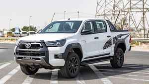 Neuf / Occasion BLANC 2023 TOYOTA HILUX DC MT Caméra arrière 360° Capacité de charge 31-40T Émissions Diesel / Essence Automatique - Product Image 3