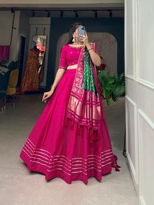 นักออกแบบล่าสุดผ้าฝ้ายแท้กระจกมองข้างทํางาน Lahenga Choli โดย Fab Zone - Product Image 5