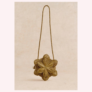 Exclusivo bolso de mano de ratán natural y Rafia elegante bolso de mano de algas marinas con detalles únicos de perlas y diamantes - Product Image 2