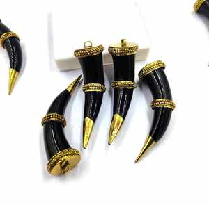 Colgante de cuerno de búfalo pulido con cadena de hoja de lujo, collar de suéter de perla de imitación clásica, accesorio para ocasiones de boda - Product Image 1