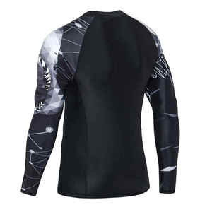 Camiseta de compresión (Rash Guard) de MMA personalizada al por mayor para adultos, de manga larga, transpirable, anti-UV UPF50, de secado rápido, 100% poliéster para entrenamiento. - Product Image 4