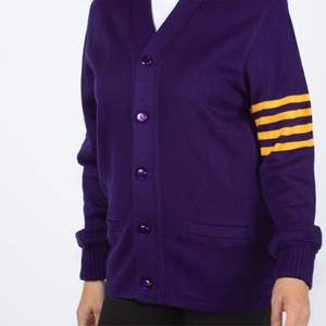 Suéter Personalizado, Suéter Universitario Elegante y Cómodo - Alta Calidad, Duradero y Perfecto para la Moda Clásica - Product Image 5