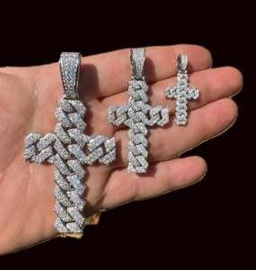 Iced Out Moissanite 3D Prong Cross Pendentifs Hommes Femmes Argent Sterling 925 avec Finition Rhodium, PASSES DIAMOND TESTER!! - Product Image 2