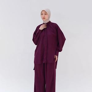 Conjunto Deportivo Modesto para Mujer, Top Largo con Capucha y Leggings, Calidad Premium, Fabricante OEM ODM, Venta al Por Mayor - Product Image 3