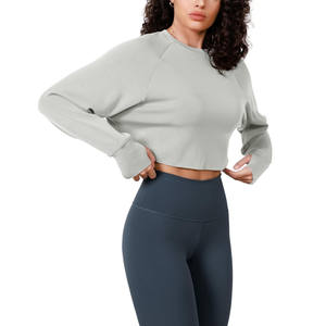 Top corto bordado personalizado de manga larga con capucha Sudadera recortada para mujer Sudadera de mujer de alta calidad - Product Image 5