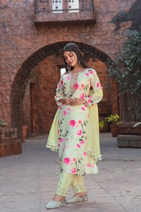 Beste Qualität Reyon Frauen <span class=keywords><strong>Kurtis</strong></span> mit Salwar Hot Selling Schöne indische & pakistani sche Anzüge Kaufen Sie zum besten Preis - Product Image 6