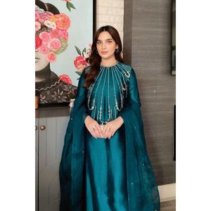 Robe fourreau élégante et tendance en satin pour filles, col montant, manches trois quarts, ornée à la main, naturelle - Product Image 5