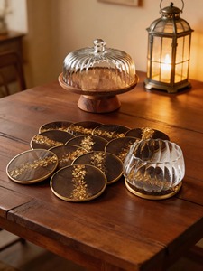 Sous-verres carrés en résine époxy faits à la main, design moderne, bord métallique noir et or, diamètre 10 cm, REHMAN CRAFT - Product Image 2