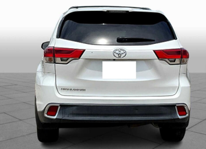 Toyota Highlander LE 2017 d'occasion, conduite à gauche/droite - Product Image 2