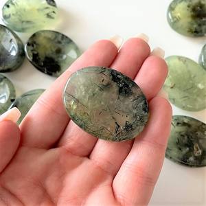 Precio al por mayor Prehnite Thumb Worry Stone Cristal tallado natural Worry Stone Ágata Potente piedra preciosa curativa Worry Stone - Product Image 2