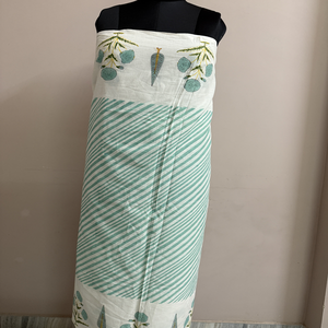 ผ้าคลุมไหล่ผ้าฝ้ายพิมพ์ลายด้วยมือแบบดั้งเดิมของอินเดียสำหรับผู้หญิง แห้งเร็ว ระบายอากาศได้ดี โดดเด่นด้วยงานฝีมือและความเป็นเอกลักษณ์ทางวัฒนธรรม - Product Image 3