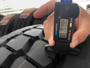 ยางรถบรรทุกหนัก 295/75R22.5 16PR สำหรับการขนส่งหนัก ให้โครงสร้างเสริมความแข็งแรงและความทนทานในการใช้งานหลายครั้งสำหรับรถบรรทุกขนส่ง - Product Image 3