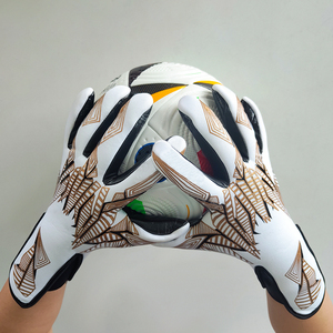 Gants de gardien de but de football en cuir professionnel avec utilisation en extérieur, poignet réglable, paume résistante aux chocs et forte adhérence - Product Image 3