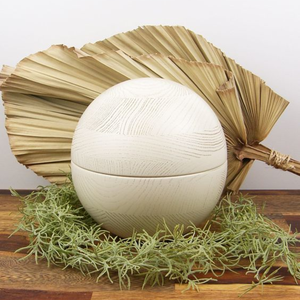 Urne en bois de chêne massif rond naturel de haute qualité, nouveau design, pour les cendres d'adultes, design classique, fabriquée à la main au Vietnam - Product Image 4