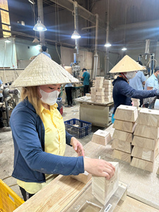 Fábrica de Vietnam Fabricante de patas de muebles de madera Suministro directo de fábrica de pies de gabinete de sofá cama para exportación Patas de sofá de madera - Product Image 6