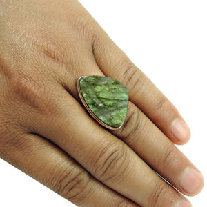 แหวนอัญมณีลาบราดอไรต์ธรรมชาติแบบหยาบ100% 925แหวนเงินสเตอร์ลิงสำหรับผู้หญิงขายส่ง - Product Image 1