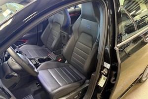 VOLKSWAGEN GOLF R 2024 DE ALTA DEMANDA, TRANSMISIÓN MANUAL, ASIENTOS DE CUERO - Product Image 3