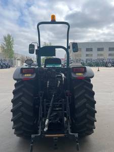 Envío Gratis: Tractor LOVOL F4090 de 90HP 4WD para Huertos y Viñedos Estrechos con Transmisión Sincronizada 16F+16R - Product Image 3