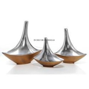 Lot de 3 vases à fleurs fantaisie en aluminium moulé, couleur argent, brillant, poli et plaqué or de haute qualité. - Product Image 1