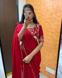 พรีเมี่ยมผ้าจอร์เจียประดับด้วยงานมือที่สวยงามพร้อมคอลเลกชั่นส่าหรีชายแดนสำหรับผู้หญิง - Product Image 1