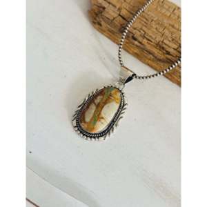 Pendentif artisanal Navajo en ruban, turquoise Royston et argent sterling, bijou de collection culturel - Product Image 3