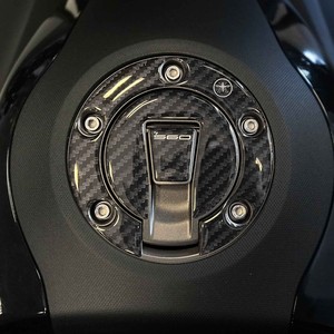 Adesivi Protettivi 3D per Tappo Serbatoio Moto e Scooter Compatibili con Yamaha Tmax 2022-2025 - Product Image 1