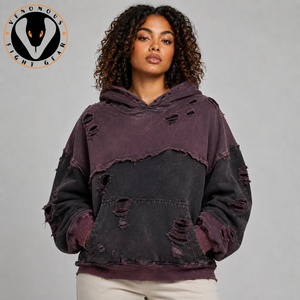 Sweat à capuche premium pour femme, style usé, pour l'hiver, offrant un confort décontracté, écologique, respirant, construction durable, streetwear quotidien - Product Image 1