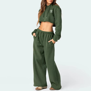 Ensemble deux pièces décontracté pour femme en polyester et élasthanne, brodé, avec sweat à capuche court et pantalon droit à taille élastique - Product Image 2
