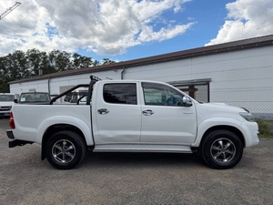 Toyota Hilux Pick-up d'occasion blanche 2014 Double Cabine avec benne de transport d'accessoires extérieurs - Product Image 4