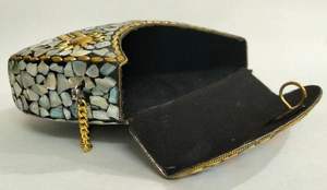 กระเป๋าถือคลัทช์ฝังมุกแม่ของมุกขายร้อนในสีขาว MOP พร้อมโซ่สําหรับเด็กผู้หญิงและสุภาพสตรีโดย Aaliyan Impex - Product Image 3