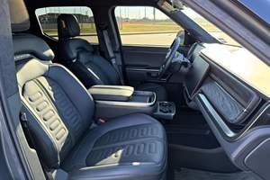 RUSH CLEAN  CONDUITE À GAUCHE |   Conduite à droite |   RIVIAN R1T ADVENTURE EDITION 2023, 4700 MILES, QUAD-MOTOR AWD - Product Image 3