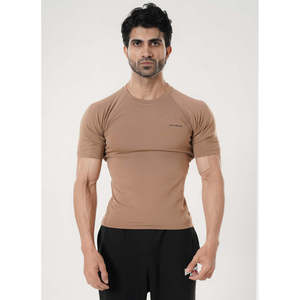 T-shirt de compression marron pour homme, manches raglan, col rond, coupe ajustée, uni, sportif, athlétique, T-shirt de compression essentiel - Marron coupe ajustée - Product Image 1
