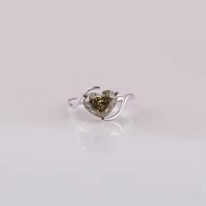 Bague de mariage en or massif en forme de cœur, taillée en diamant cultivé en laboratoire, conception personnalisée IGI Green Shadow Diamond, cadeau pour son anniversaire. - Product Image 1