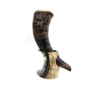 Viking corne à boire authentique tasse rustique guerrier médiéval tankard gobelet fait à la main sculpté navire hydromel nordique naturel - Product Image 1