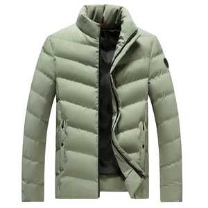 Chaqueta acolchada para hombre con capucha resistente al viento y cierre de cremallera frontal, lo mejor para clima frío y uso al aire libre - Product Image 2