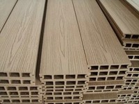Panneaux de terrasse composites durables en WPC PVC étanche pour jardin, patio, hôtel et parc Décor en bois Effet 3D pour murs intérieurs