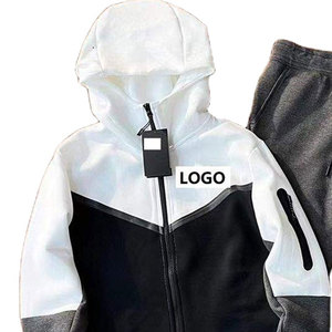Ensemble de survêtement unisexe personnalisé en molleton technique respirant, coupe ajustée, vêtements de sport avec logo personnalisé, fabriqué au Pakistan - Product Image 3