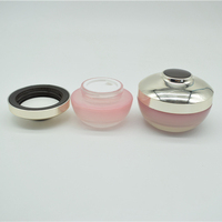 Ensemble de flacons et pots cosmétiques en verre rose dégradé |   Emballage de luxe pour soins de la peau avec des bouchons métalliques argentés