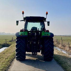 รถแทรกเตอร์การเกษตร Deutz-Fahr รุ่น 6140 TTV คุณภาพเยี่ยม พร้อมที่ตัก 4 ล้อขับเคลื่อน  พร้อมเครื่องยนต์ ปั๊ม และเกียร์ สำหรับการเกษตร - Product Image 4