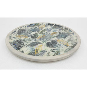 Assiettes de service rondes en bois au design personnalisé, décalcomanie émaillée finie pour la maison et les hôtels, vaisselle et assiettes de table faites à la main - Product Image 4