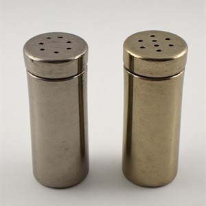 Molinillo de sal y pimienta de acero inoxidable hecho a mano con tapa de latón adornado Artesano hecho a mano diseñado para Decoración - Product Image 2