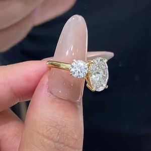 Hermoso Anillo de Compromiso Ovalado y Redondo Toi Et Moi de 2.50ct Cultivado en Laboratorio, Certificado por IGI - Product Image 5