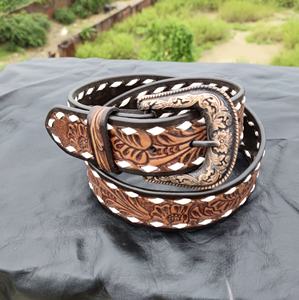 Ceinture en cuir usiné Western avec laçage blanc et motif floral-Boucle en bronze antique - Product Image 1