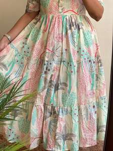 Vestido Maxi bohemio de verano con estampado floral Inspirado en tribales Diseño de varios niveles Mangas femeninas Empire Waistflow Glow Maxi Dress - Product Image 4