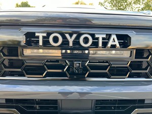 Toyota Tacoma TRD Pro 4x4 Doble Cabina 2024 Usada en Buenas Condiciones, Certificada y Limpia - Product Image 2